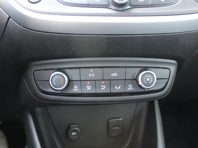 Opel Crossland X 1.2 Online Edition 2017 Benzine 17