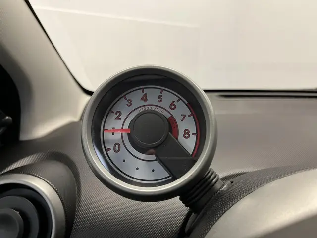 Peugeot 107 1.0 Active 2012 Benzine 23