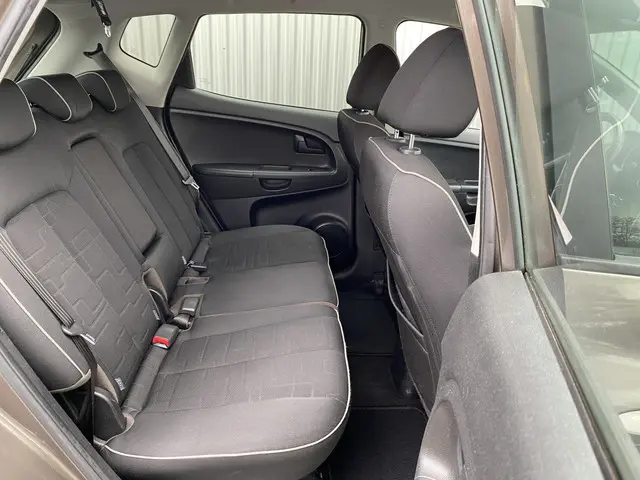 Kia Venga 1.4 CVVT ExecutiveLine 2014 Benzine 18