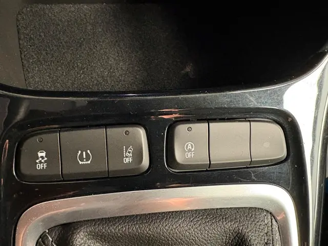 Opel Crossland 1.2 Turbo Elegance 2022 Benzine 24