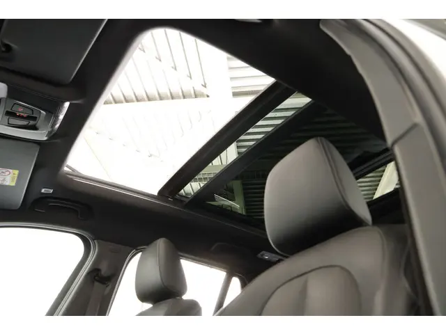 BMW X1 sDrive20i Centennial High Executive 2016 Benzine 4