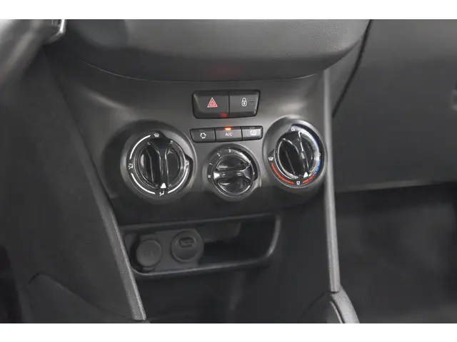 Peugeot 208 PureTech 82 Signature 2018 Benzine 40