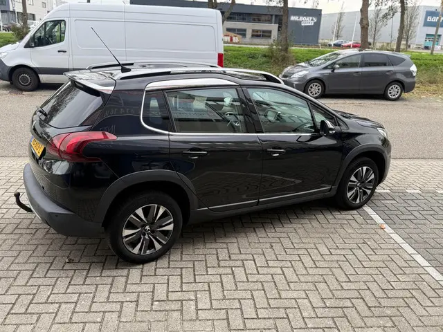 Peugeot 2008 1.2 PureTech Allure 2017 Benzine 32
