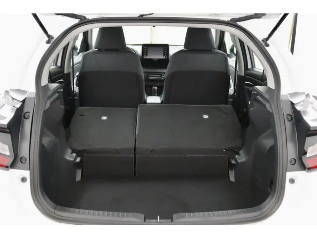 Toyota Yaris 1.5 Hybrid Comfort wit 2022 Hybride Benzine 30