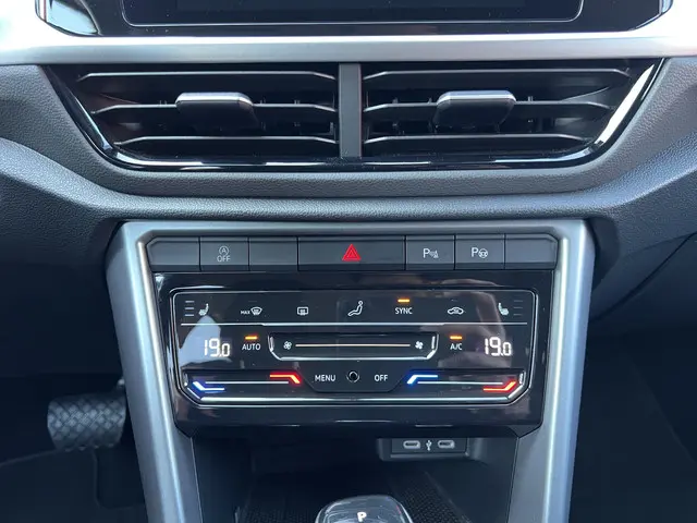 Volkswagen T-Roc 1.5 TSI Life Business 2024 Benzine 24