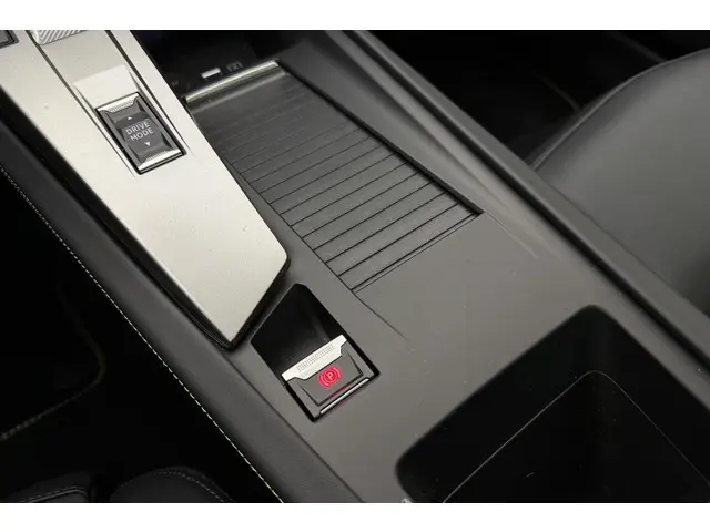Peugeot 408 e-408 GT Avantage 58 kWh 2025 Elektrisch 33
