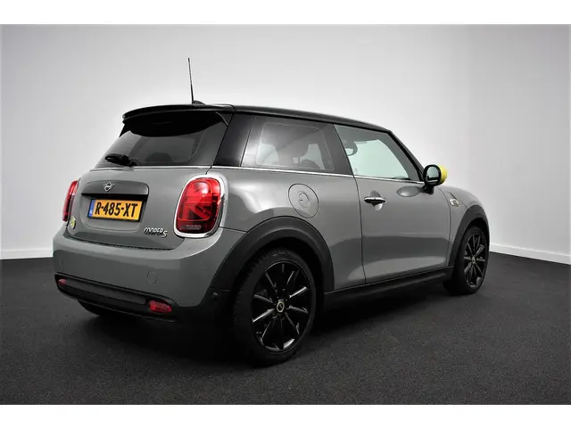 MINI Electric Cooper Charged 33 kWh 2020 Elektrisch 6