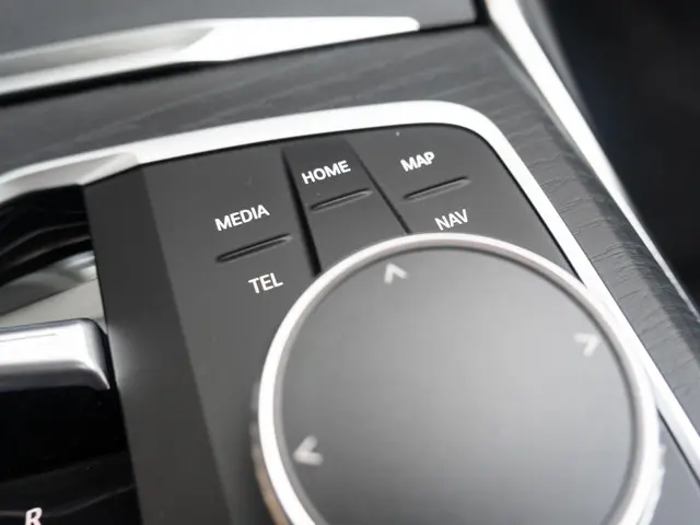 BMW 3 Serie Touring 330e 2025 Hybride Benzine 32