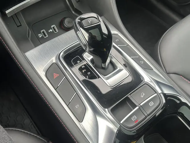 MG EHS 1.5 TGDI Luxury 2023 Hybride Benzine 26