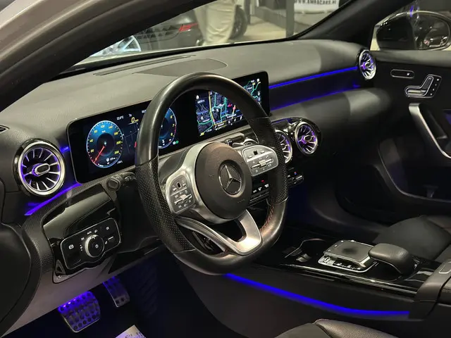 Mercedes-Benz A-Klasse 180|AMG|PANORAMA|MEMORY 2019 Benzine 9