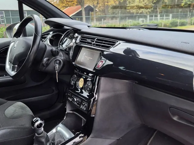 Citroën DS3 1.2 PureT. incl. Nieuwe apk!! 2015 Benzine 12