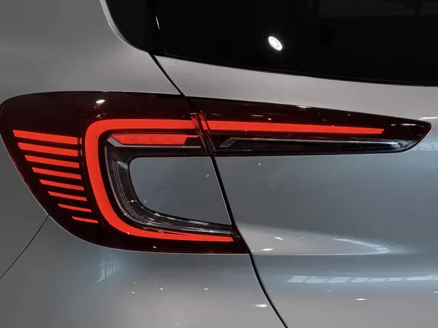 Renault Captur 1.3 TCe 140 EDC Intens 2021 Benzine 28