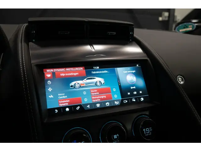 Jaguar F-Type P575 AWD R 75 2023 Benzine 34