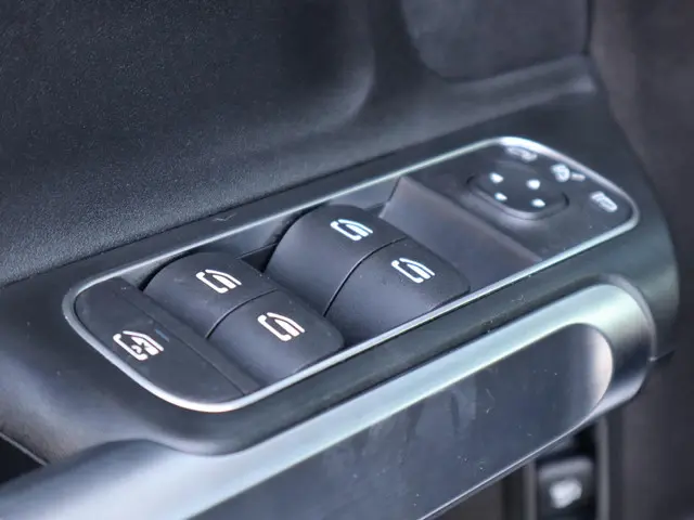 Mercedes-Benz GLB 200 AMG line 2020 Benzine 17