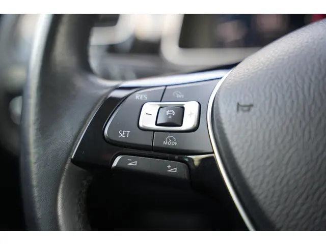 Volkswagen Golf 1.4 TSI Highline 2017 Benzine 35