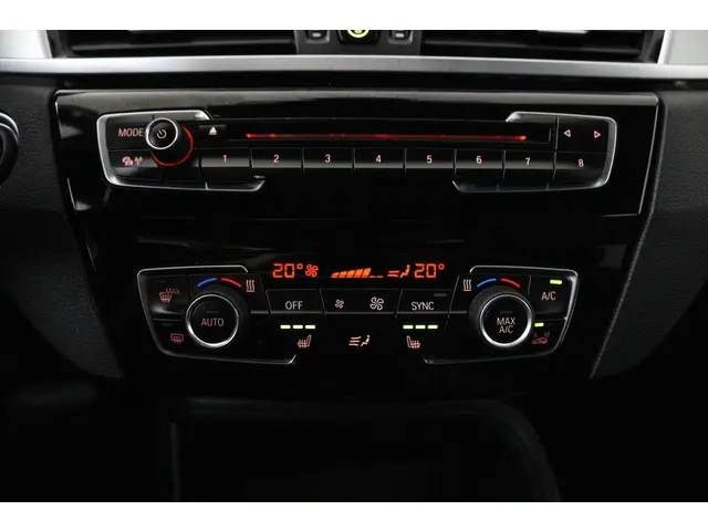 BMW X1 SDrive20i Orange Edition II 2018 Benzine 19