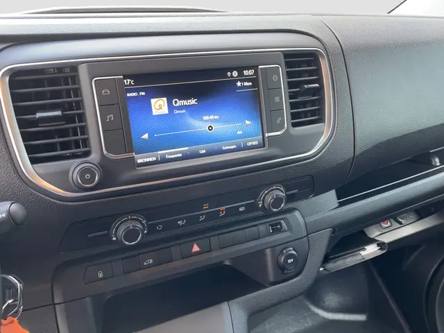 Toyota ProAce Worker 1.5 D-4D Live Long 2023 Diesel 10