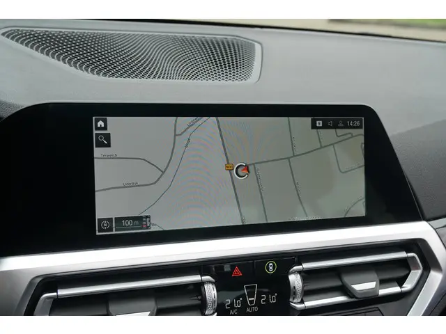 BMW 3 Serie 318i High Executive 2021 Benzine 29