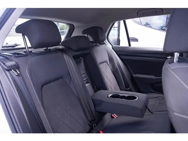 Volkswagen Golf 1.0 TSI Life 2020 Benzine 36