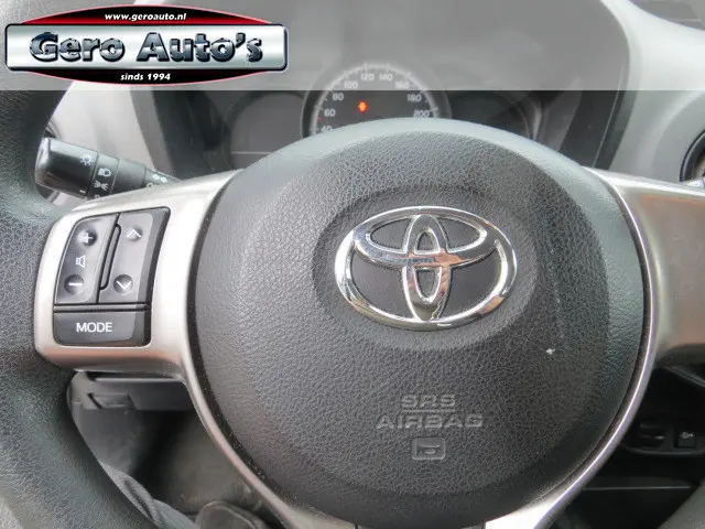Toyota Yaris 1.3 VVT-i Comfort 5 deurs 2015 Benzine 7