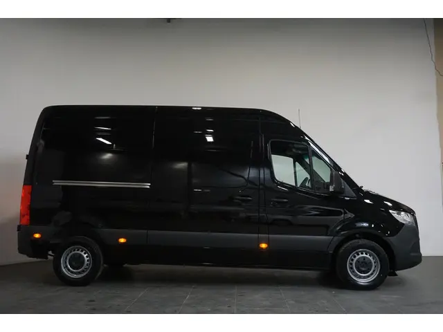 Mercedes-Benz Sprinter 211 1.9 CDI L2H2 FWD 2023 Diesel 25