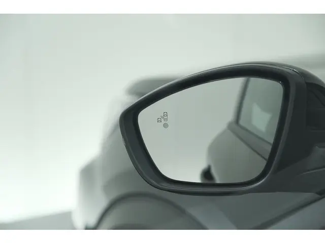 Peugeot 2008 1.2 Hybrid 145 Allure 2025 Hybride Benzine 24