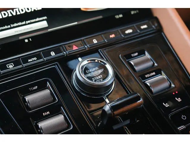 Aston Martin V8 Volante DB12 4.0 2024 Benzine 35