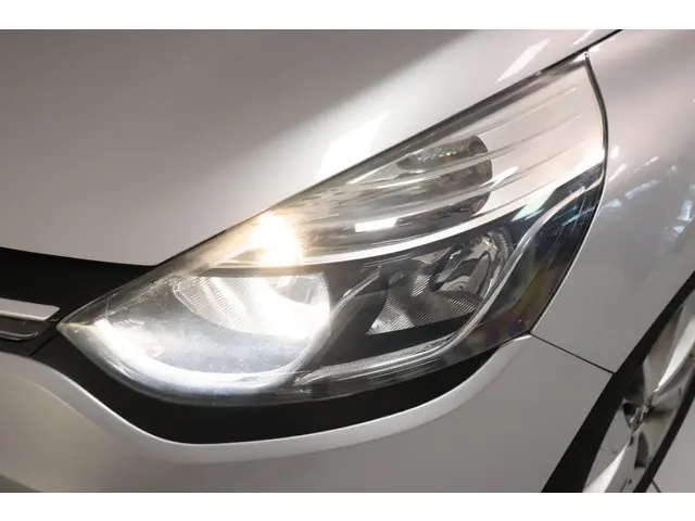 Renault Clio Estate 0.9 TCe Limited 2016 Benzine 25