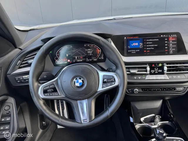 BMW 1 Serie 118i M sport High exce. 2021 Benzine 19
