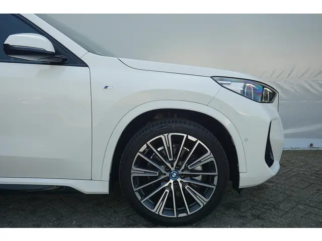 BMW X1 xDrive30e 2024 Hybride Benzine 4