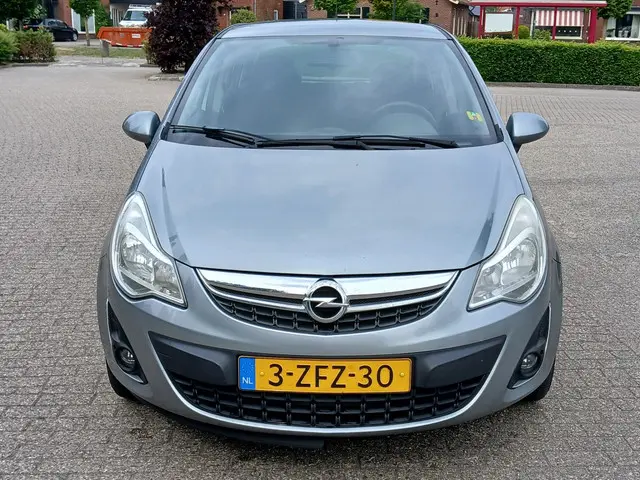 Opel Corsa 1.2-16V Design Ed 2013 Benzine 3