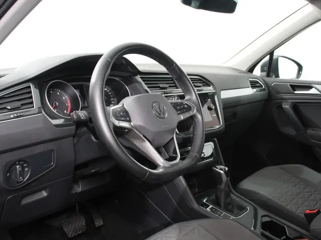 Volkswagen Tiguan 1.5 TSI DSG 150pk Life 2021 Benzine 2