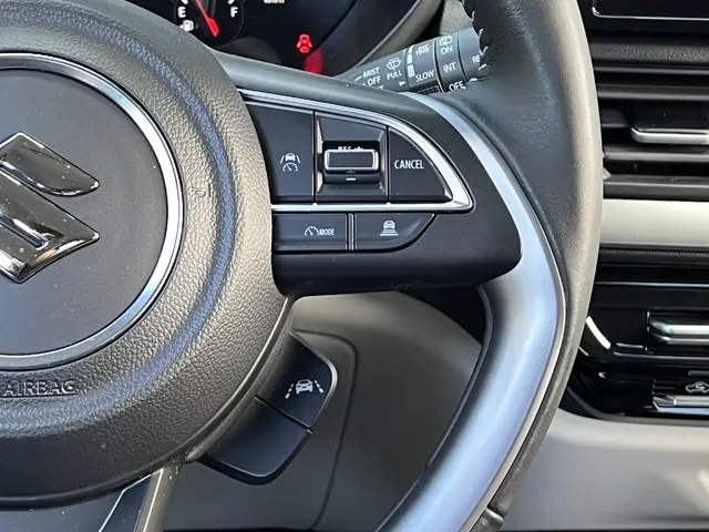 Suzuki Swift 1.2 Style Smart Hybrid 2025 Benzine 23