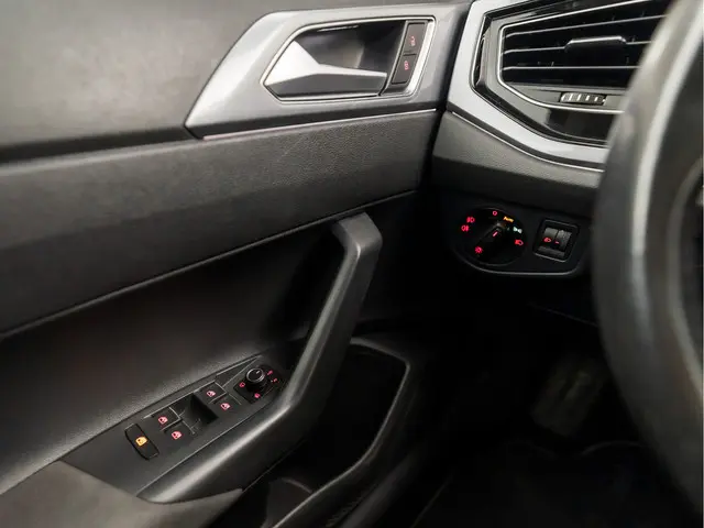 Volkswagen Polo 1.0 TSI Sportline 2018 Benzine 22