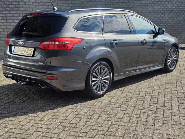 Ford Focus 1.5 ST-line Automaat 2017 Benzine 6