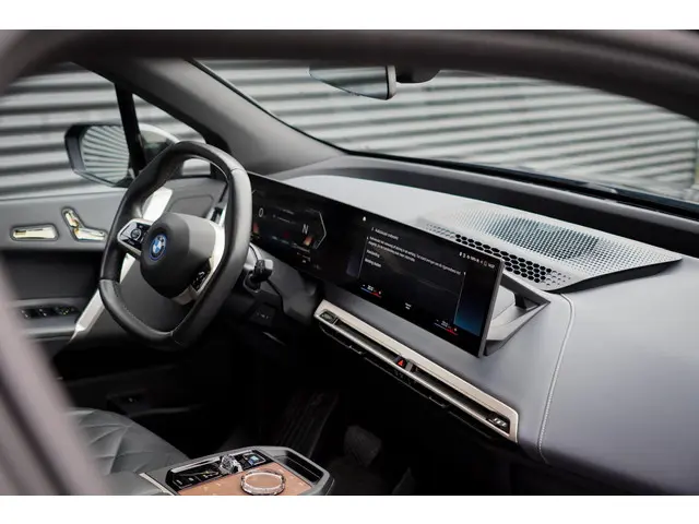 BMW iX xDrive40 Excellence 77 kWh 2022 Elektrisch 46