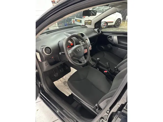 Toyota Aygo 1.0 VVT-i Now 2014 Benzine 7