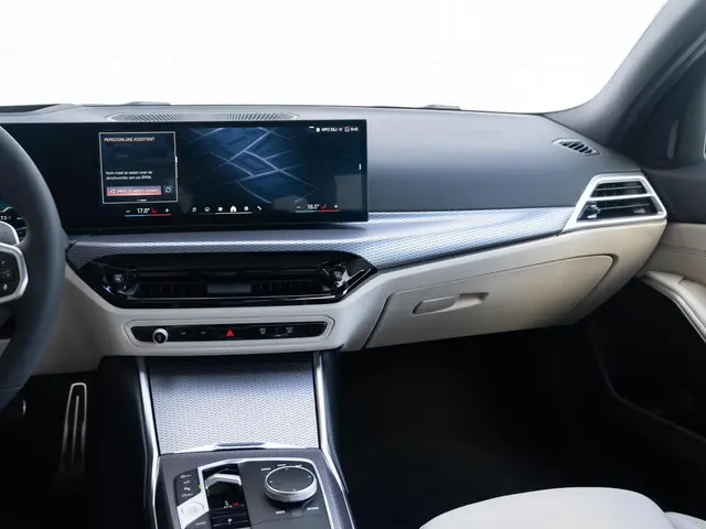 BMW 3 Serie Sedan 330i 2025 Benzine 9