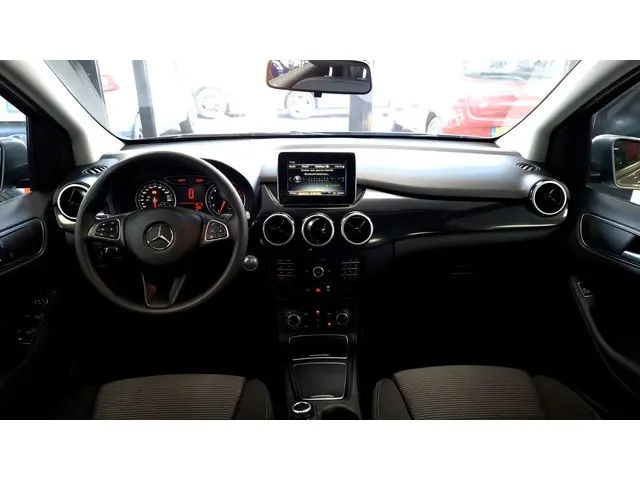 Mercedes-Benz B-Klasse 160 Automaat 2017 Benzine 6