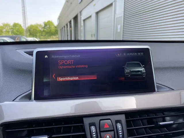 BMW X1 sDrive20i High Executive 2018 Benzine 22