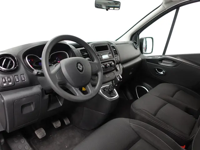 Renault Trafic Passenger 2.0 dCi 120 L2H1 2019 Diesel 2