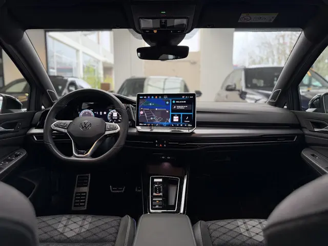 Volkswagen Golf 1.5 R line 2024 Hybride Benzine 16