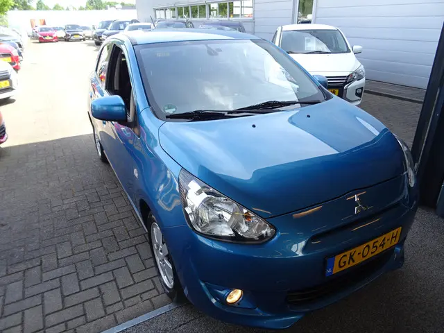 Mitsubishi Space Star 1.0 Bright 2015 Benzine 9