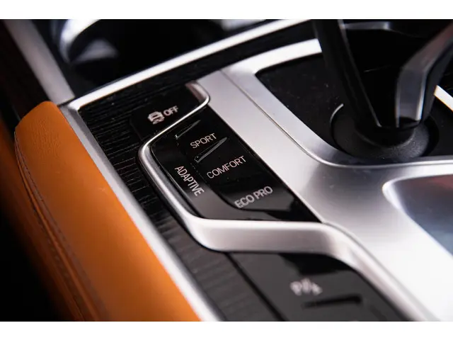 BMW 7 Serie 750i xDrive High Executive 2018 Benzine 25