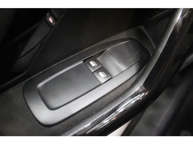 Peugeot 208 1.0 VTi Access 2013 Benzine 15
