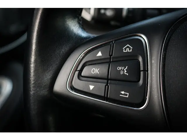 Mercedes-Benz GLC 250 4MATIC 2018 Benzine 33