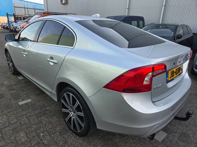 Volvo S60 2.0 T3 Momentum rijdt super 2016 Benzine 10