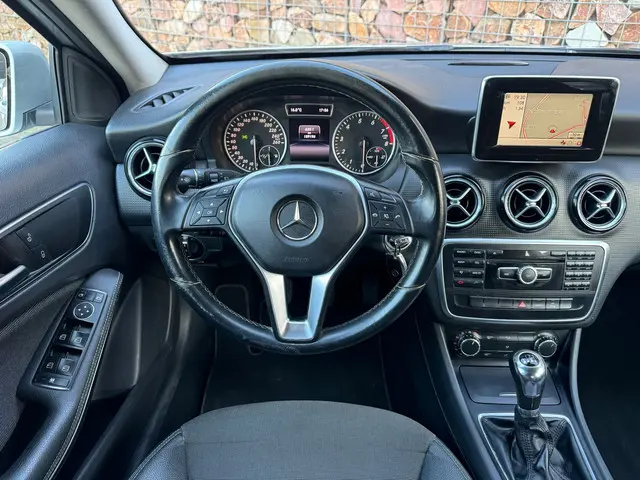 Mercedes-Benz A-Klasse 180 4U3 2013 Benzine 13