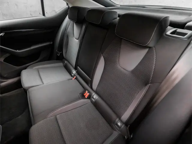 Škoda Octavia 1.0 e-TSI Sport 2023 Benzine 14