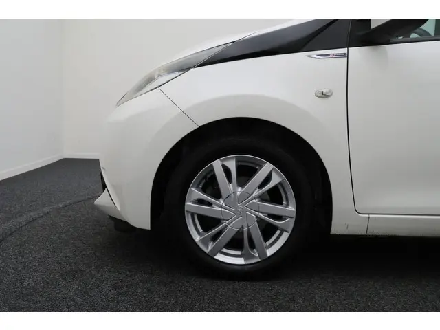 Toyota Aygo 1.0 VVT-i x-wave Cabrio 2015 Benzine 21